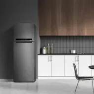 06-Geladeira-Frost-Free-Duplex-394L-Inverter-Cor-Inox-cozinha-com-mesa-e-armario